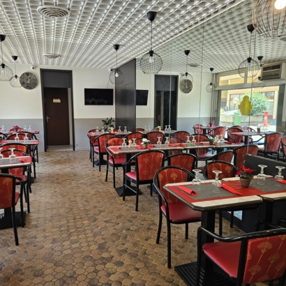 Royal Star Café